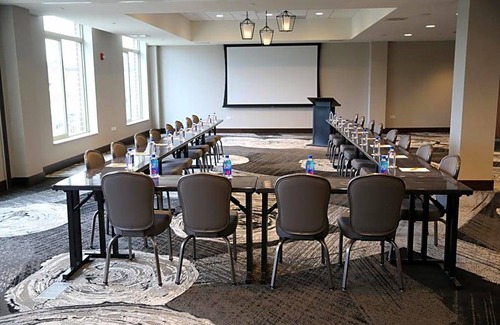 Naperville Hotel | 3-Star Hotel ∙ Hotel Indigo Naperville Riverwalk, an IHG Hotel