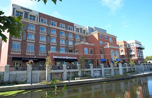 Naperville Hotel | 3-Star Hotel ∙ Hotel Indigo Naperville Riverwalk, an IHG Hotel