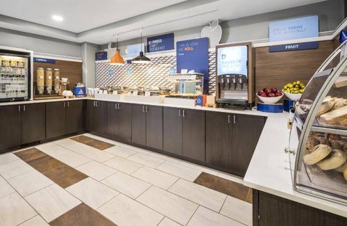 Vernon Hills Hotel | 319 m² Hotel ∙ 127 guests