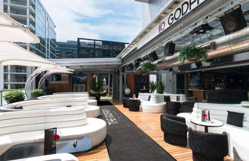 Near North Side Hotel | 34 m² Hotel ∙ 127 guests