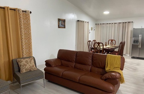 Waukegan Apartment | 3BR Apartment, Split level house, in Waukegan, 7min. to The Naval Base with WiFi