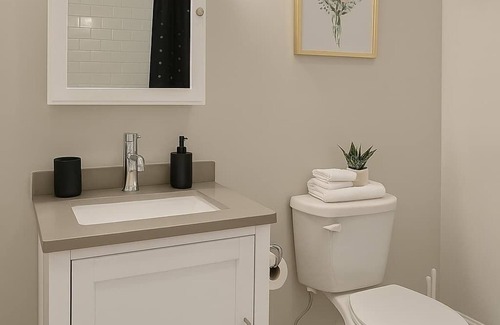 Hyde Park Apartment | 3BR | Complete & Well-Located