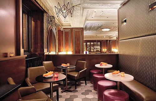 The Loop Hotel | 4-Star Hotel ∙ The Blackstone, Autograph Collection