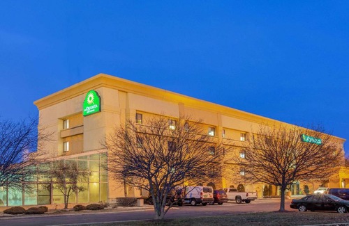 Tinley Park Hotel | 42 m² Hotel ∙ 127 guests