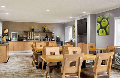 Tinley Park Hotel | 42 m² Hotel ∙ 127 guests
