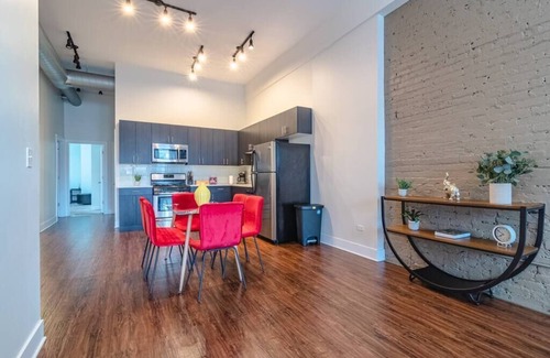 Near South Side Apartment | 420 friendly 3BR/2BA heaven with optional parking and sleeps 8