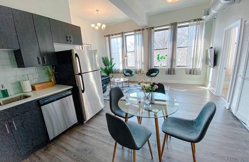 Near South Side Apartment | 420 friendly with optional parking near McCormick and sleeps 6