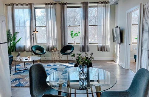 Near South Side Apartment | 420 friendly with optional parking near McCormick and sleeps 6