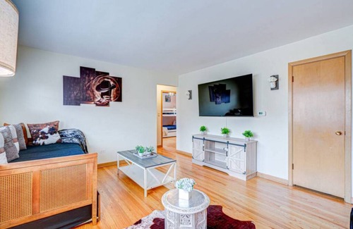 Elmwood Park Condo | 46 m² Condo ∙ 2 bedrooms ∙ 13 guests