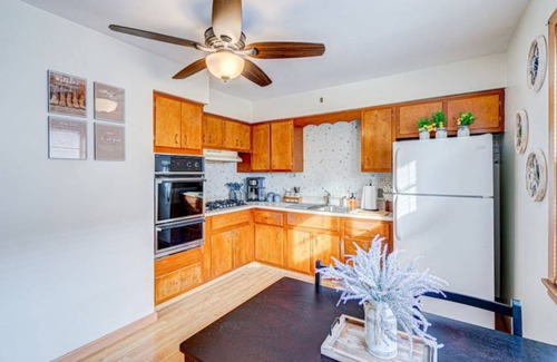 Elmwood Park Condo | 46 m² Condo ∙ 2 bedrooms ∙ 13 guests