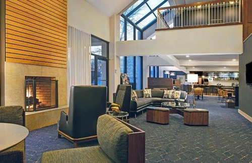 Elmhurst Hotel | 49 m² Hotel ∙ 10 guests