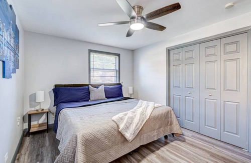 Elmwood Park Condo | 56 m² Condo ∙ 2 bedrooms ∙ 7 guests