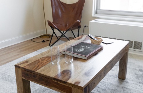 Ravenswood Apartment | 5min to Wrigley, Aragon | Quiet w/ View | Zencity