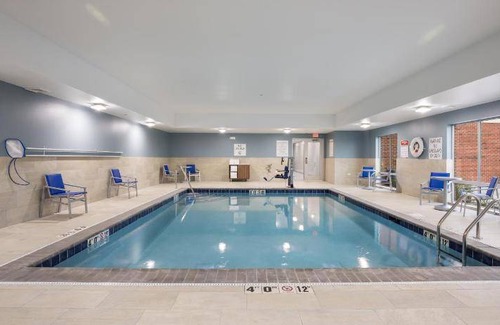 Hoffman Estates Hotel | 65 m² Hotel ∙ 127 guests