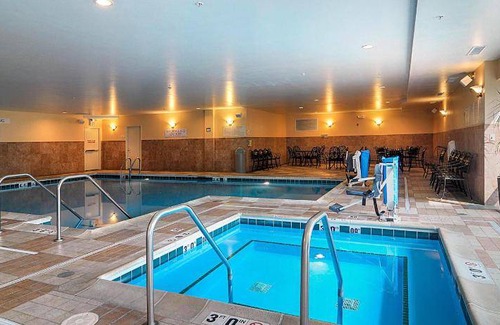 Burr Ridge Hotel | 68 m² Hotel ∙ 127 guests
