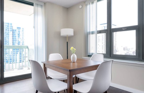 Near North Side Hotel | 69 m² Hotel ∙ 1 bedroom ∙ 3 guests