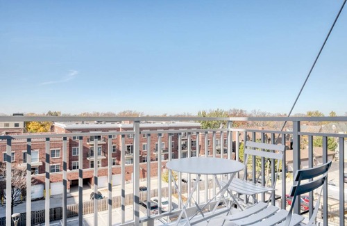 Elmhurst Apartment | 76 m² Apartment ∙ 1 bedroom ∙ 2 guests