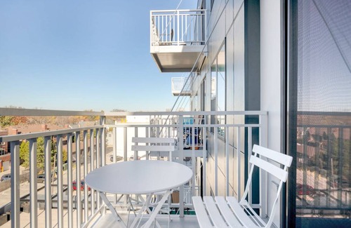 Elmhurst Apartment | 76 m² Apartment ∙ 1 bedroom ∙ 2 guests