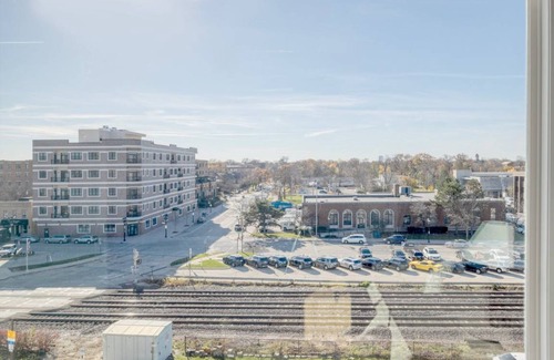 Elmhurst Apartment | 78 m² Apartment ∙ 1 bedroom ∙ 2 guests