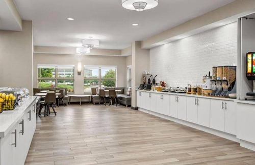 Warrenville Hotel | 78 m² Hotel ∙ 127 guests