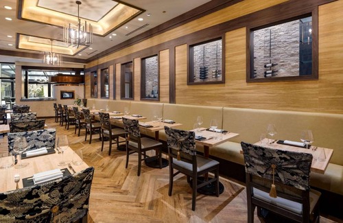 Near North Side Hotel | 79 m² Hotel ∙ 127 guests