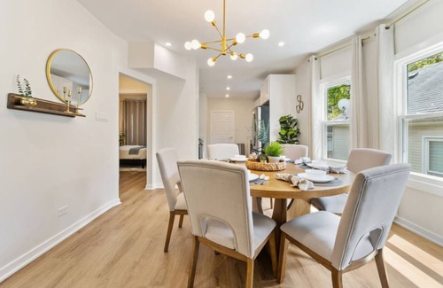 Oak Park House | 82 m² House ∙ 4 bedrooms ∙ 8 guests