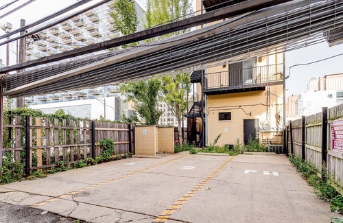 River North House | 870 #2 DOWNTOWN! 5 BEDS / 2BATHS / SLEEPS 9! Suite 2/3