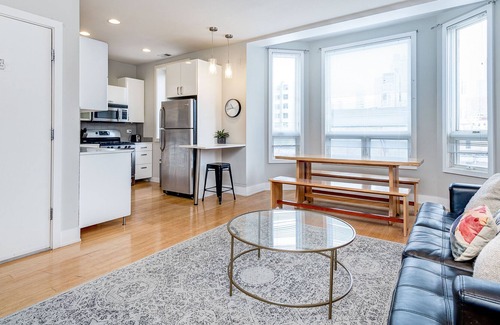 River North House | 870 #2 DOWNTOWN! 5 BEDS / 2BATHS / SLEEPS 9! Suite 2/3