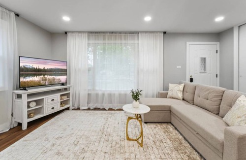 Rolling Meadows House | 98 m² House ∙ 3 bedrooms ∙ 6 guests