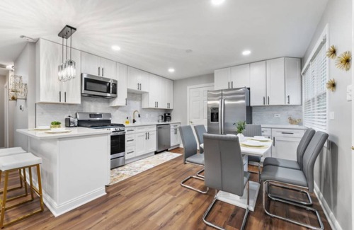 Rolling Meadows House | 98 m² House ∙ 3 bedrooms ∙ 6 guests