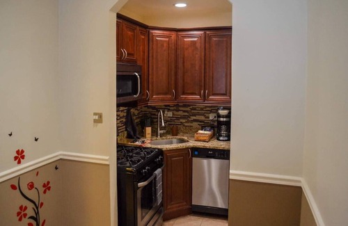 Lakeview Apartment | A laid-back studio few minutes from Wrigley Field