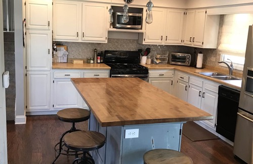 Wheaton House | Adorable home near downtown Wheaton no up-charge for additional guests.