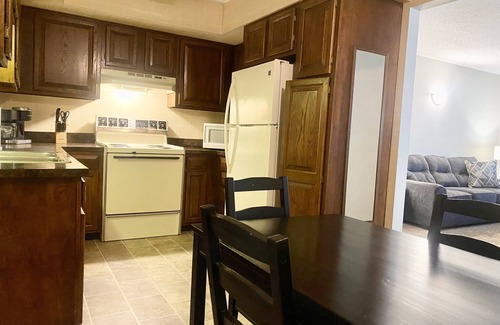 Bloomington Condo | Affordable, Spacious, And Pet Friendly 2bd/1bath