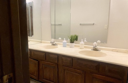 Bloomington Condo | Affordable, Spacious, And Pet Friendly 2bd/1bath