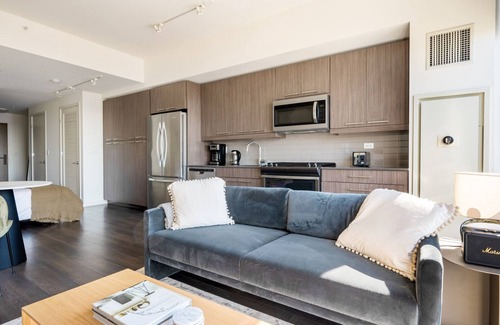 West Loop Apartment | Amazing West Loop Studio w/W/D, Gym & Lounge, nr L, by Blueground