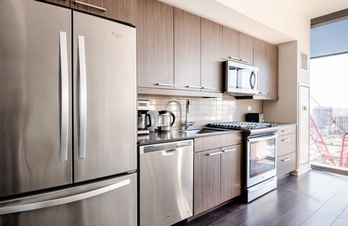 West Loop Apartment | Amazing West Loop Studio w/W/D, Gym & Lounge, nr L, by Blueground