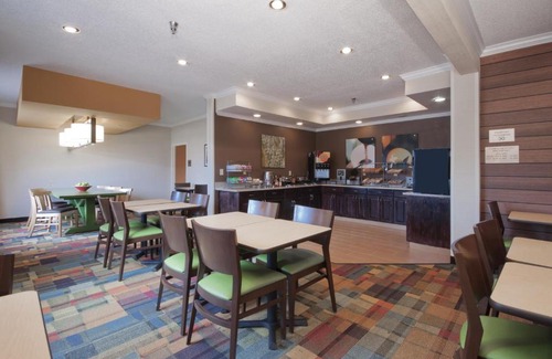 Quad Cities Hotel | AmericInn by Wyndham Moline Airport Quad Cities