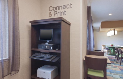 Quad Cities Hotel | AmericInn by Wyndham Moline Airport Quad Cities