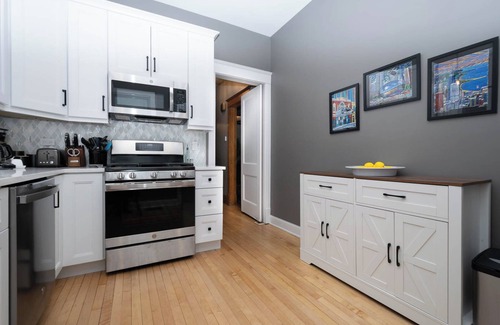 Andersonville House | Andersonville Charming 3 Bedroom/2 Bath House with Family Room plus Yard & Patio