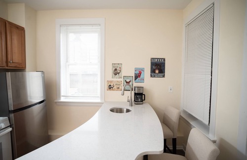 Lakeview Apartment | Apartment on Clark in Wriglleyvile