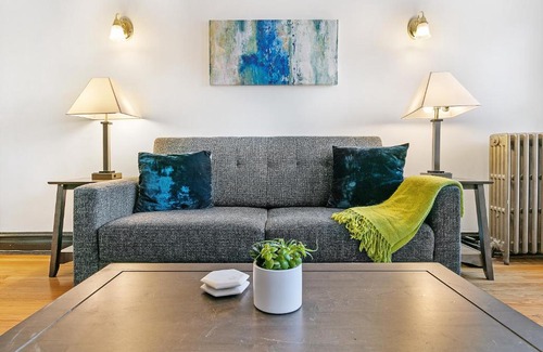North Center Apartment | Apartments in Chicago, IL, USA