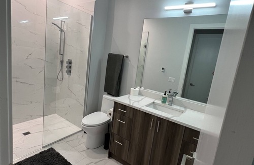 Near West Side Apartment | Balcony CityView Luxury United Center Apartmentn