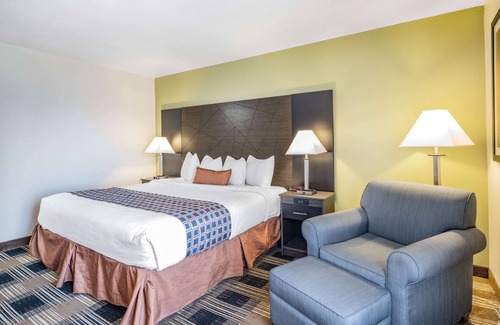 Champaign Hotel | Baymont by Wyndham Champaign