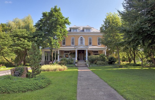 Alton Hotel | Beall Mansion An Elegant Bed & Breakfast Inn