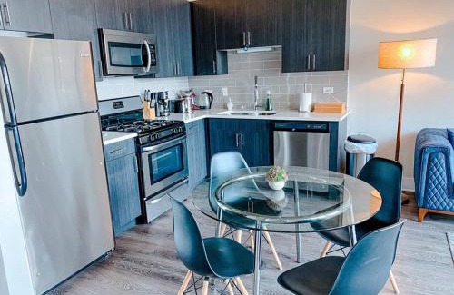 Near South Side Apartment | Beautiful 2BR with Smart TV, Gym Access & Parking Close to McCormick Place, Museums & Lake Michigan