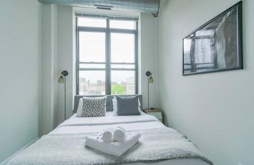 Near South Side Apartment | Beautiful 2BR with Smart TV, Gym Access & Parking Close to McCormick Place, Museums & Lake Michigan