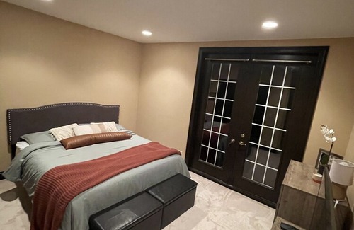 Willowbrook Condo | Beautiful 4 bedroom townhome condo w/fireplace