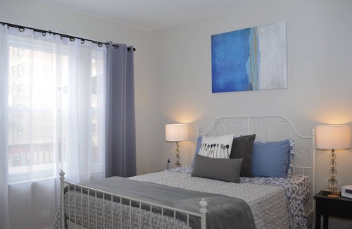 Edgewater Beach House | Beautiful, Spotless 4000 sqf House near Wrigley/Cubs, Lake, Nightlife, Groceries