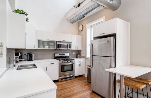 River North Apartment | Beautiful Unit CHI in Prime River North - top floor