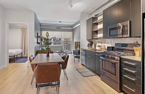 Lakeview Apartment | BEL2 Beautiful Belmont 1BR Apt w/ In-Unit Washer/Dryer